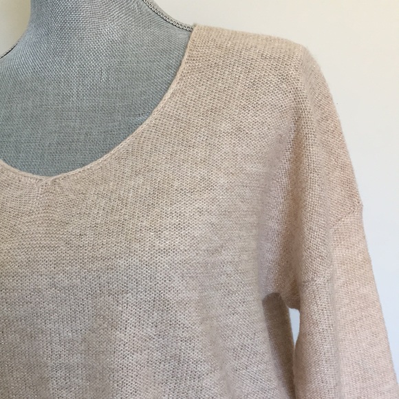 NWT GAP Shimmery Leggings-friendly Hi-lo Hem Pullover Sweater, size Medium ⭐️ - Picture 4 of 15